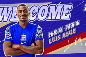 记者：申花新援阿苏埃休赛期没有随队放假，在康复师陪伴下单练