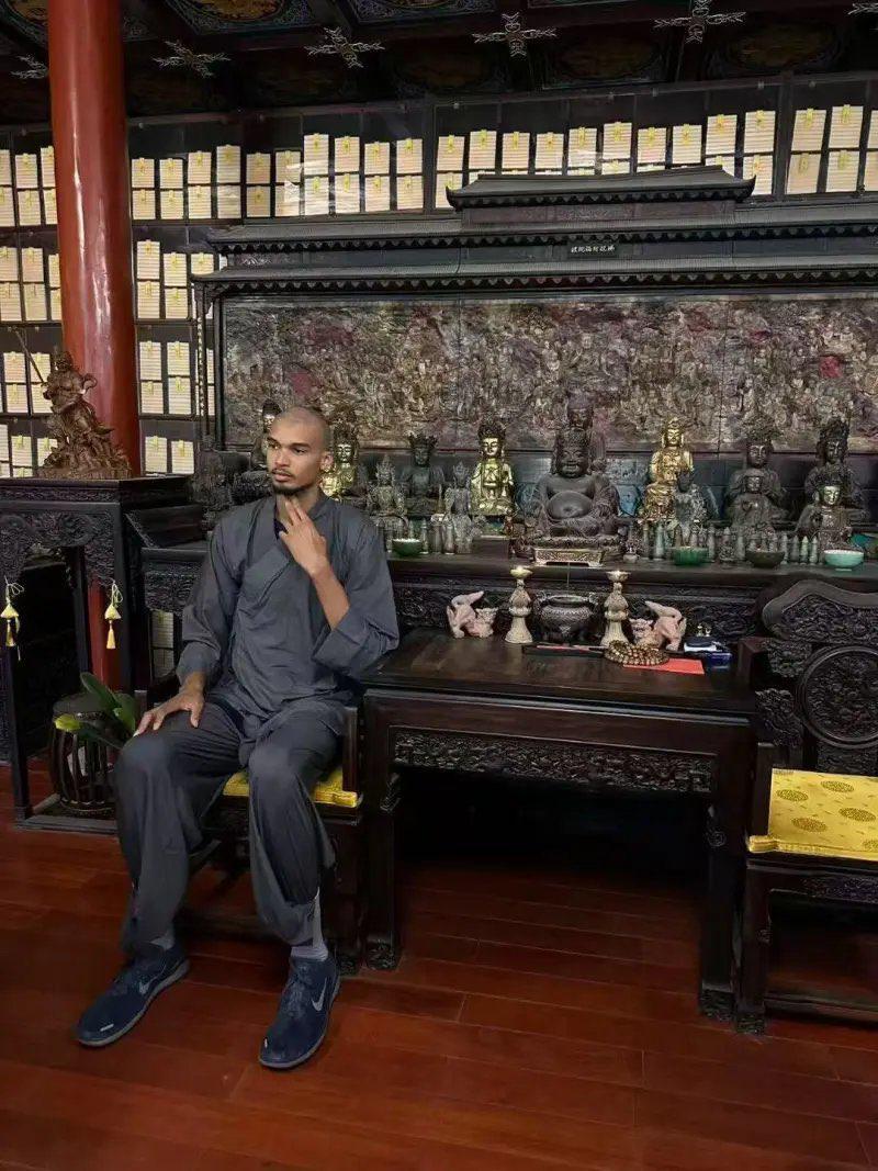 文班亚马完成闭关特训，被授予&amp;quot;少林一段&amp;quot;，成首位获得少林武术段位的NBA球员