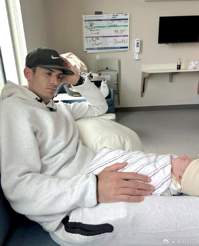 恭喜！排球世界冠军三胎女儿出生，五年生三娃被网友打趣“超速”