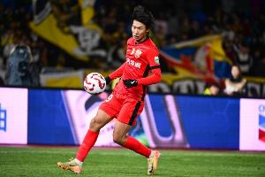 星空体育官网下载入口-足球报：更迭中的海港需新鲜血液，蒯纪闻、李新翔应会获得机会