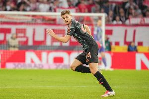 战巴黎无法坚持而被换下！记者：经检查后斯坦尼西奇并未受伤