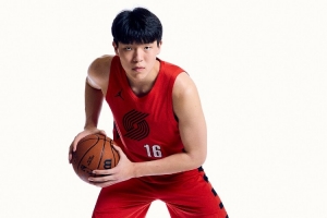 STAR SPORTS下载-美记：称瀚森为“中国约基奇”很有趣 后者再夺冠就进历史前20了
