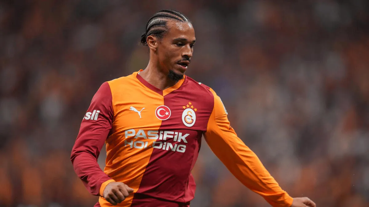 星空体育官网下载入口-范德法特：萨内的发展太可惜了，他葬送了自己的职业生涯